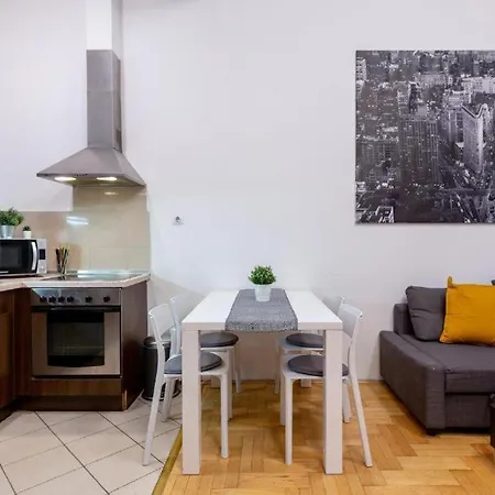 Apartment Downtown In The Gozsdu Garden *