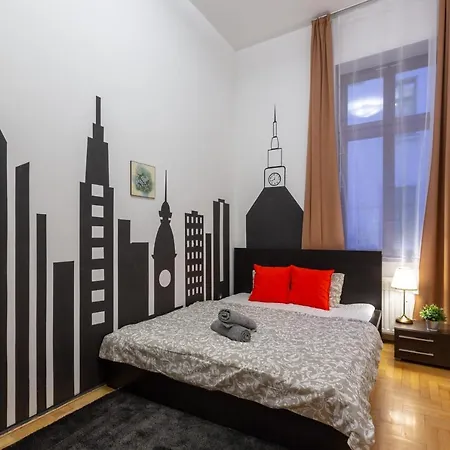 Downtown In The Gozsdu Garden Apartment *